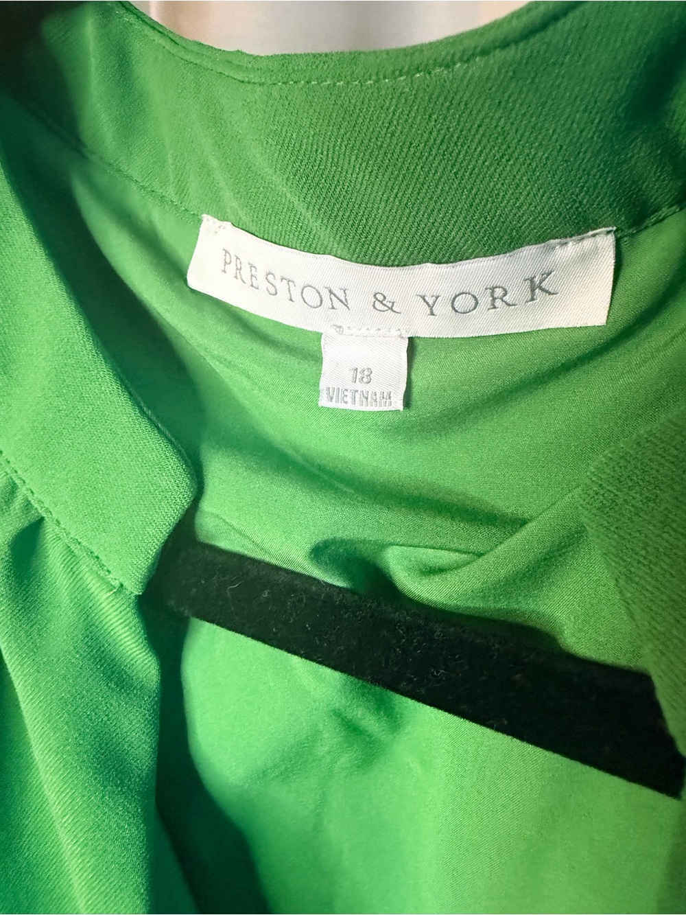 Preston & York Kelly Green V-Neck Shift Dress - Picture 4 of 6